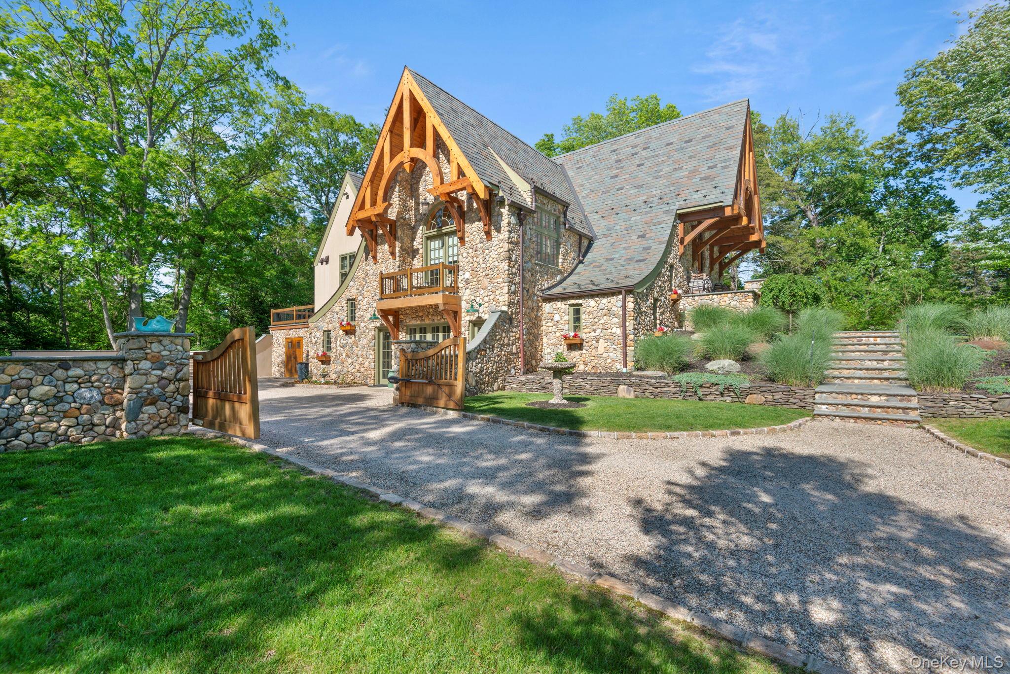 3 Blueberry Hill, Northport, NY 11768