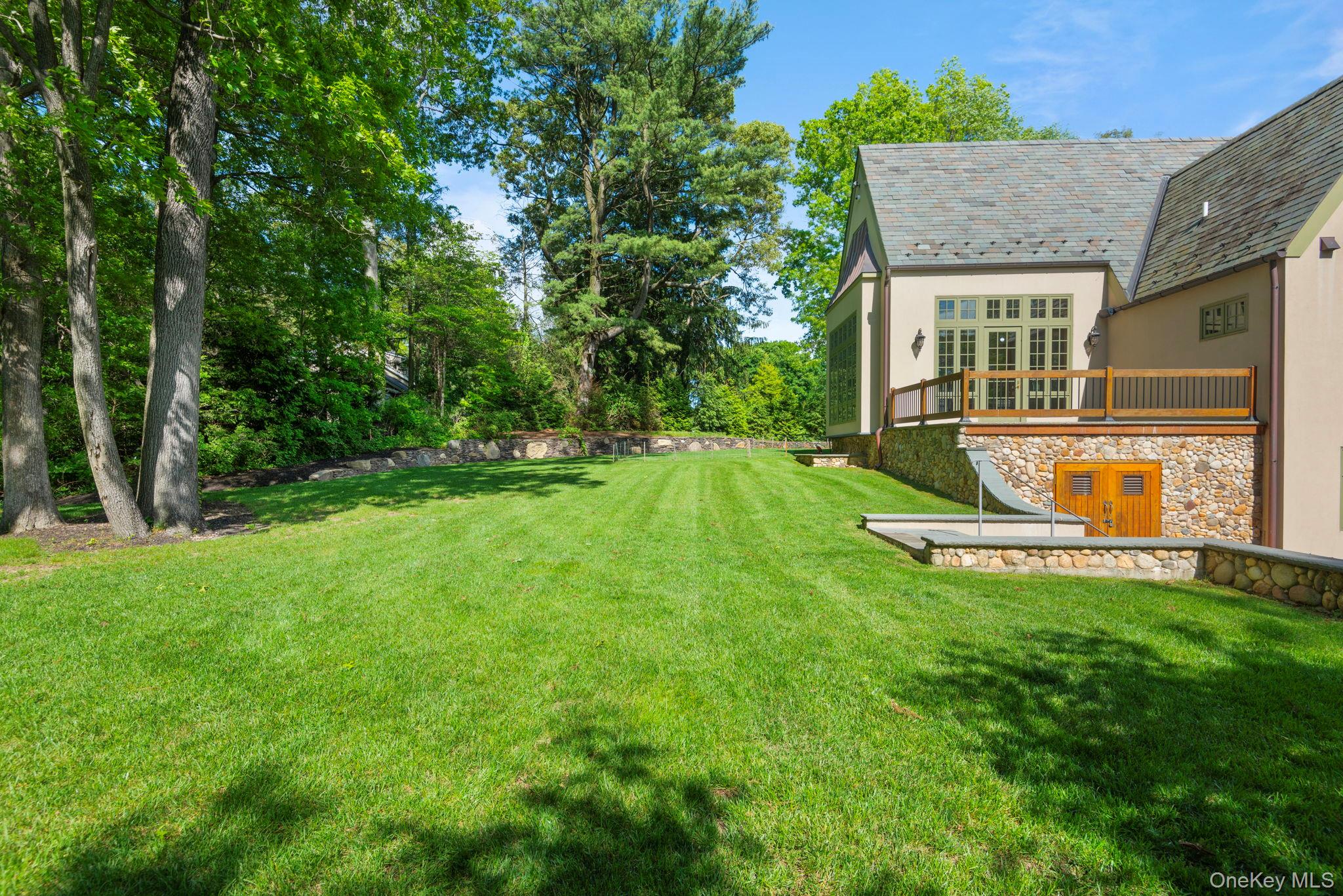 3 Blueberry Hill, Northport, NY 11768