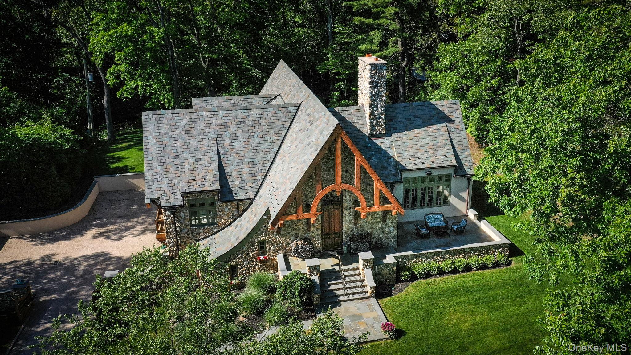 3 Blueberry Hill, Northport, NY 11768