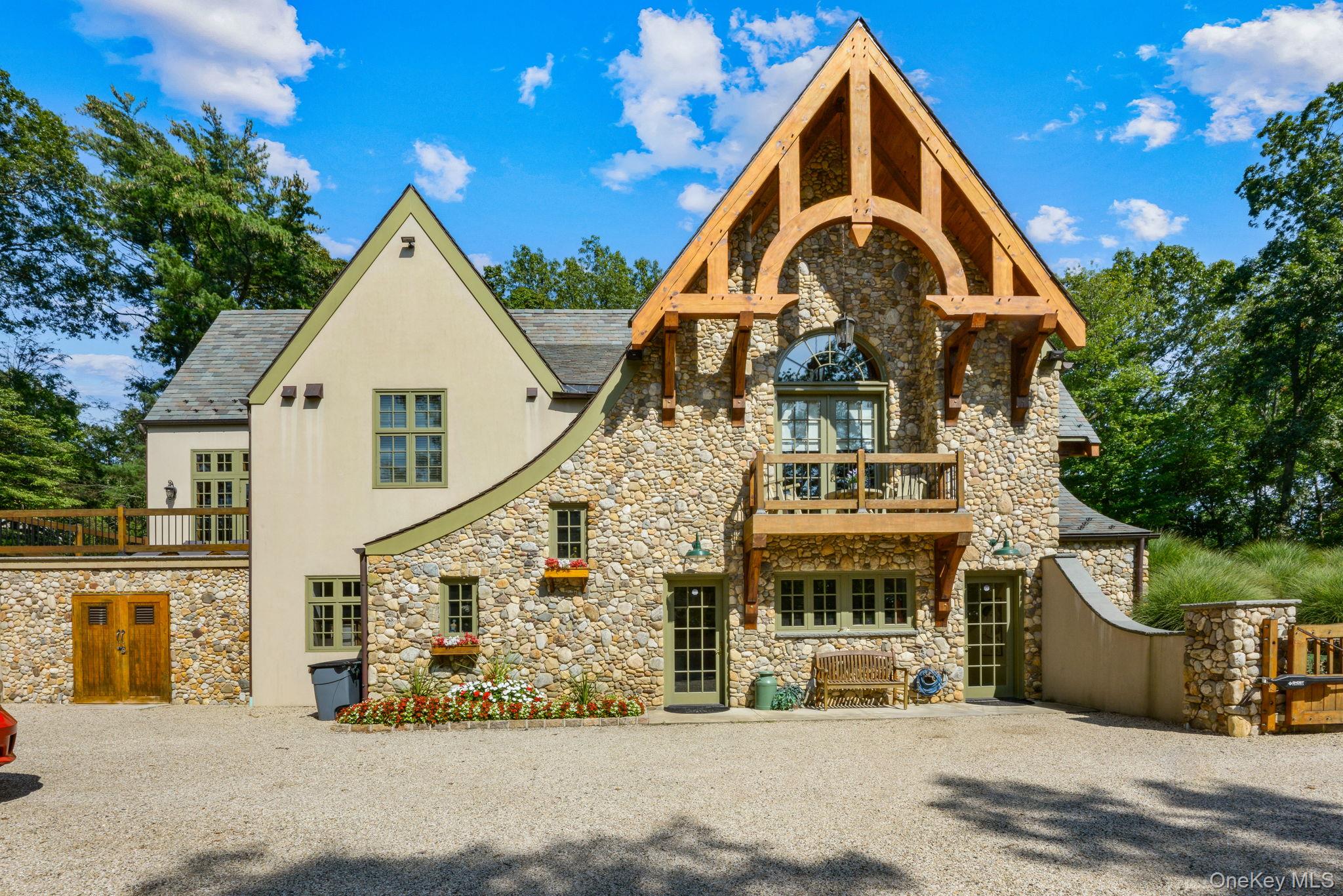 3 Blueberry Hill, Northport, NY 11768