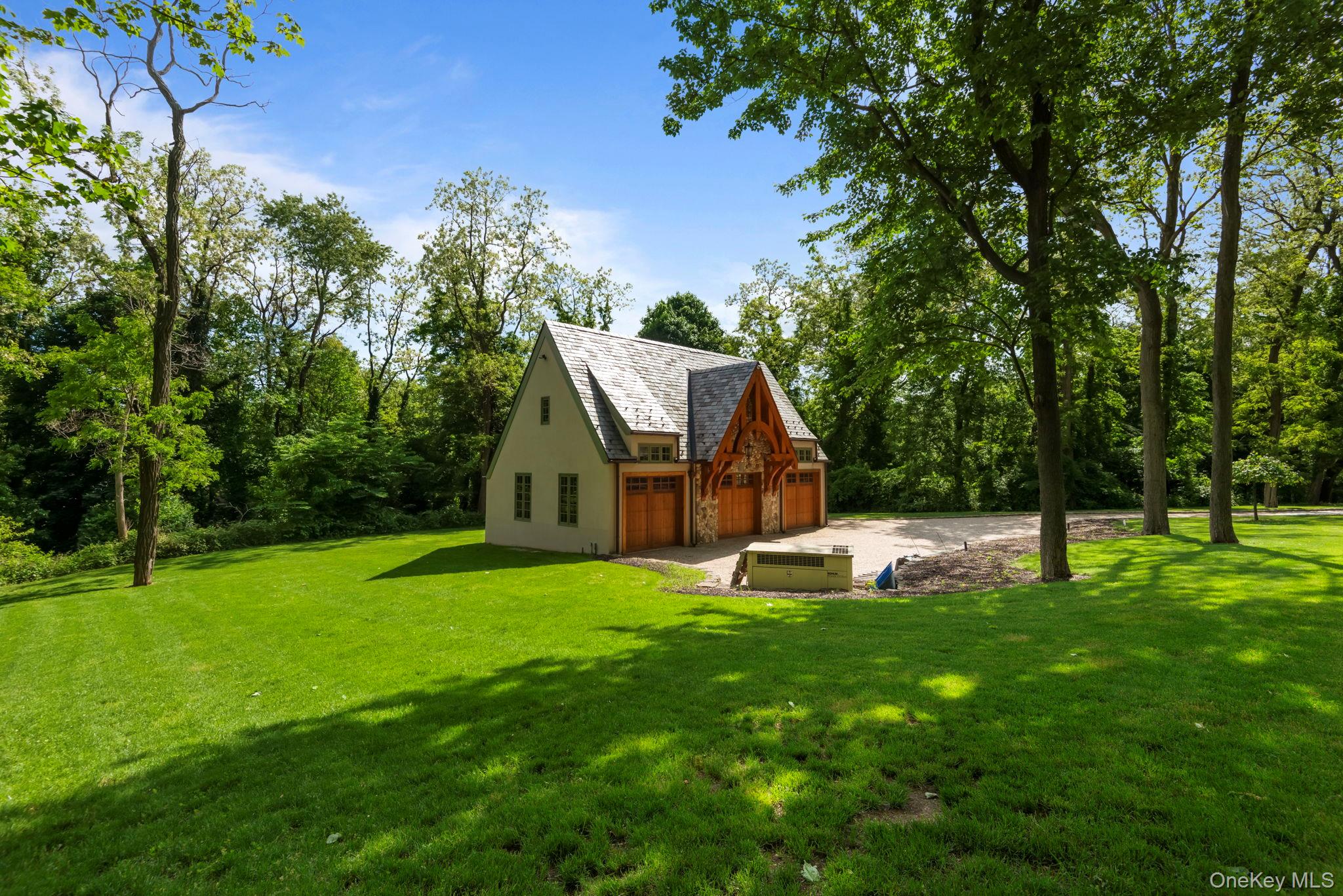 3 Blueberry Hill, Northport, NY 11768