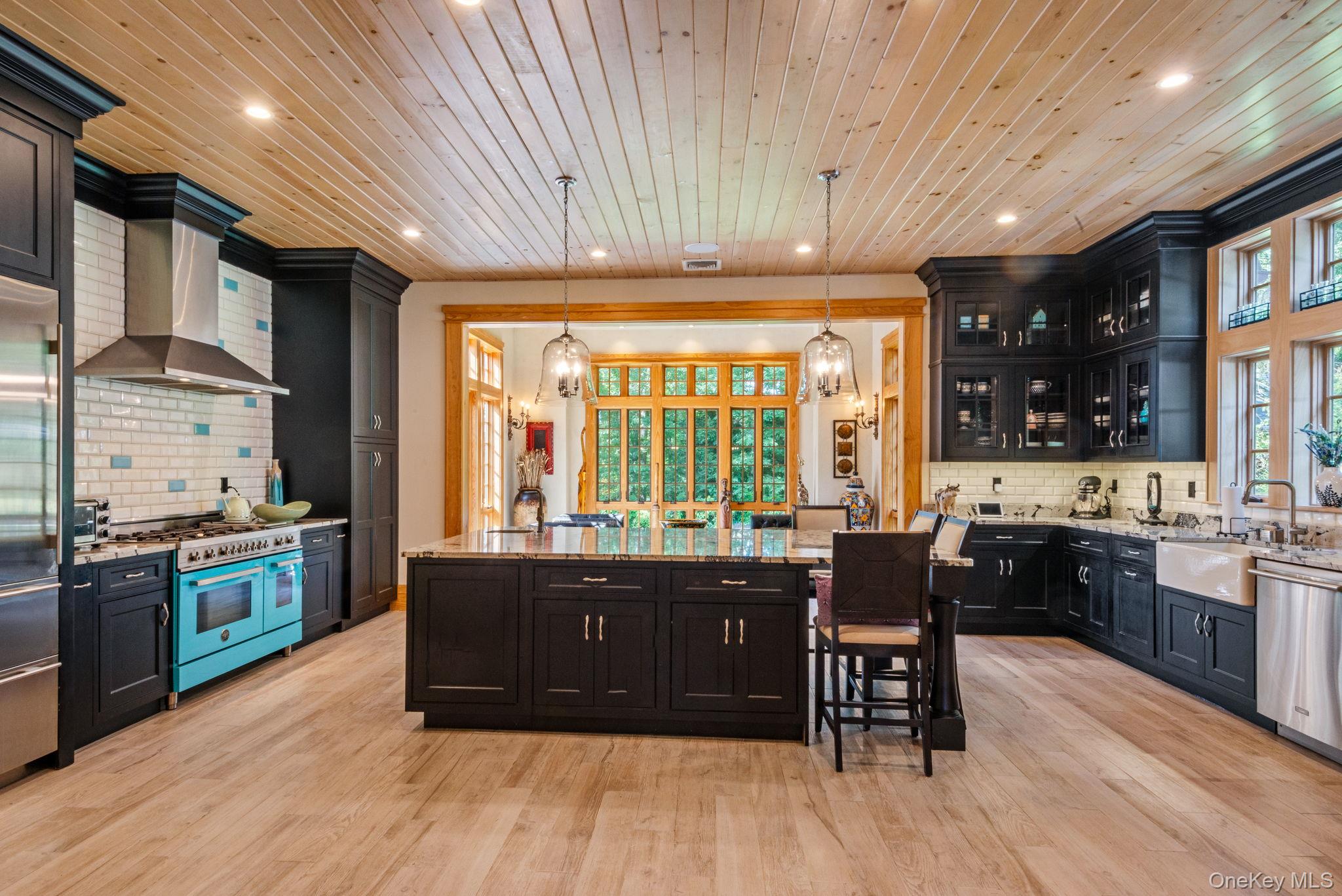 3 Blueberry Hill, Northport, NY 11768