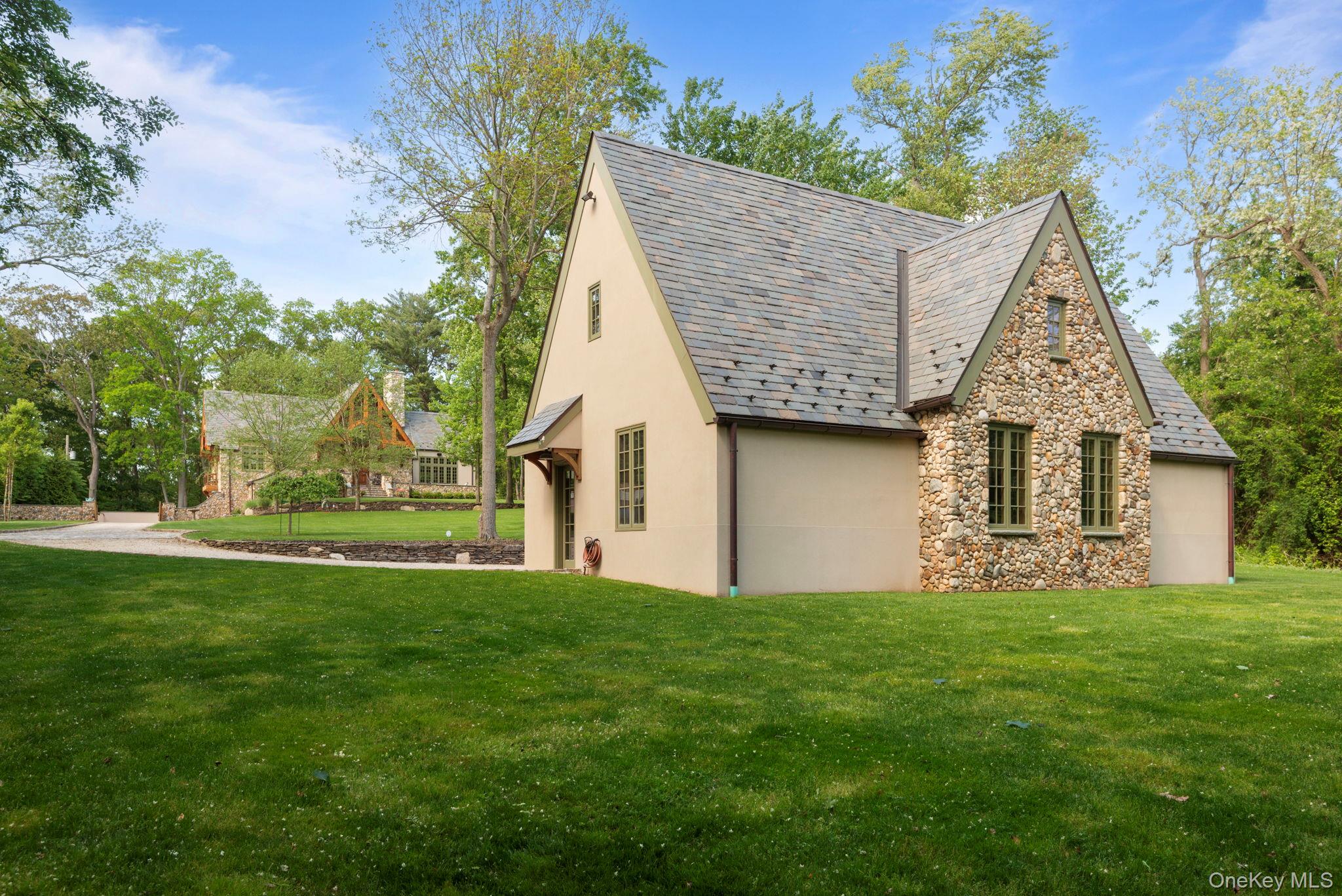 3 Blueberry Hill, Northport, NY 11768