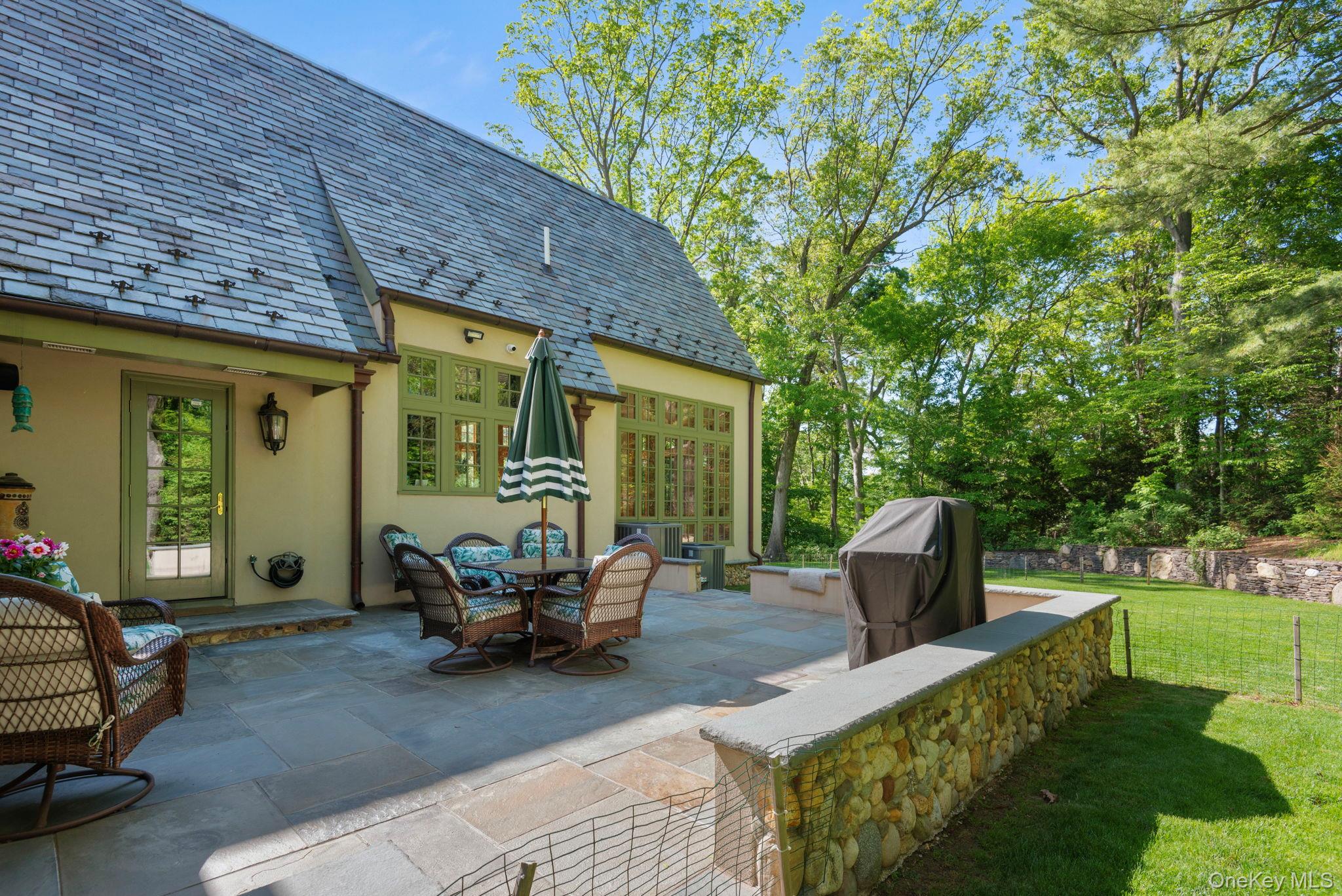 3 Blueberry Hill, Northport, NY 11768