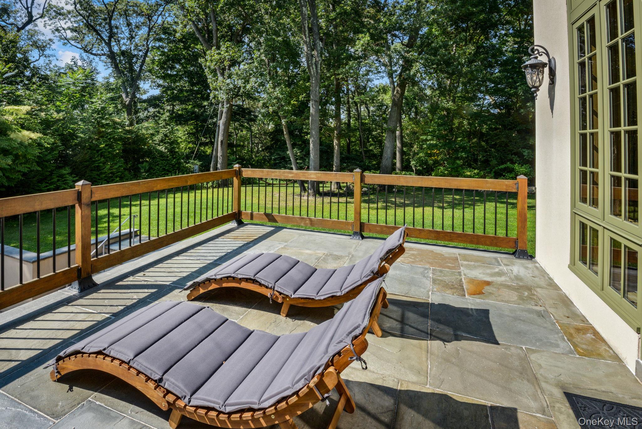 3 Blueberry Hill, Northport, NY 11768