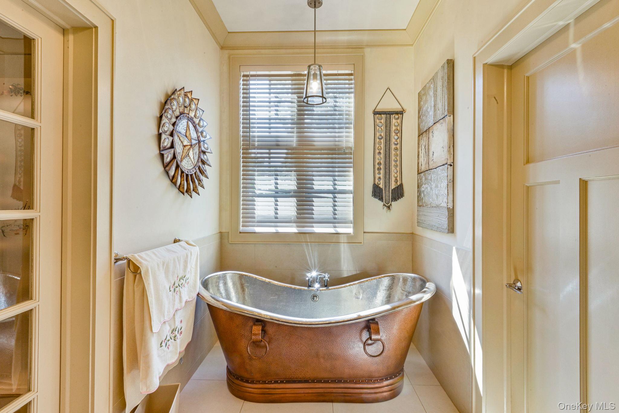 3 Blueberry Hill, Northport, NY 11768