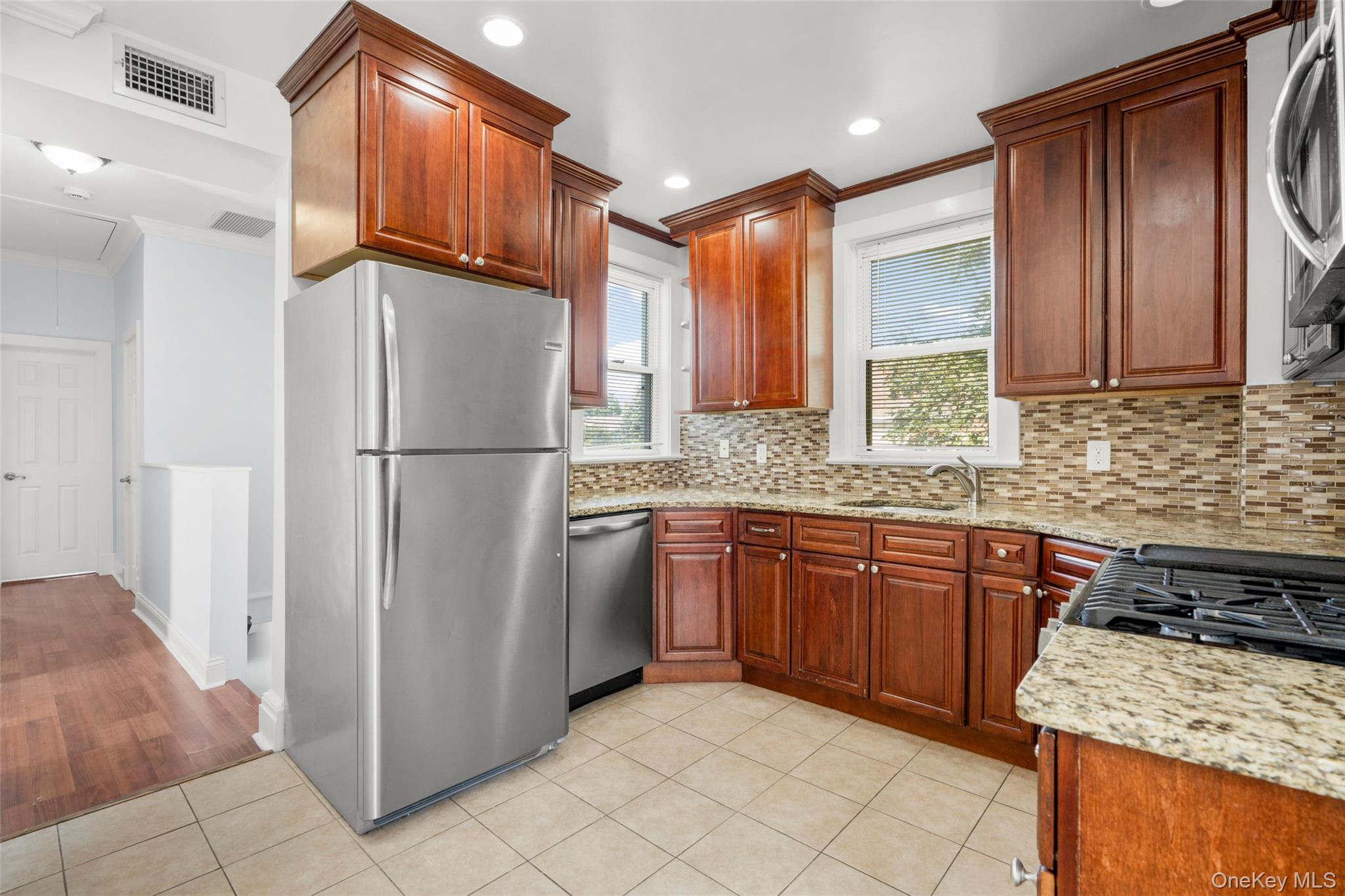 521 Jefferson Avenue # 2nd Floor, Mamaroneck, NY 10543