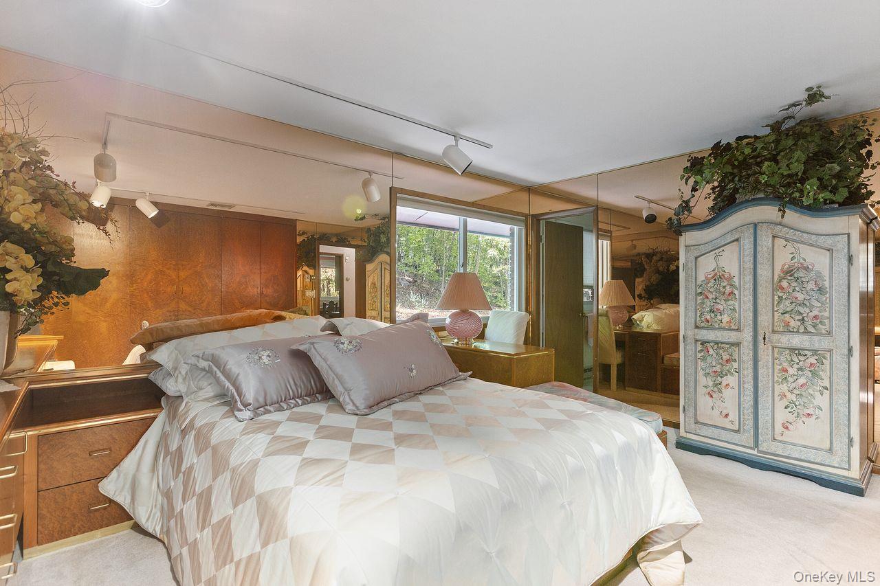 5 Crescent Lane, Putnam Valley, NY 10579