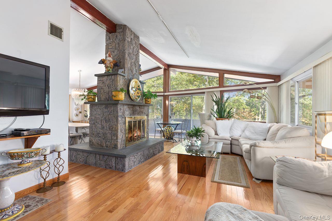 5 Crescent Lane, Putnam Valley, NY 10579