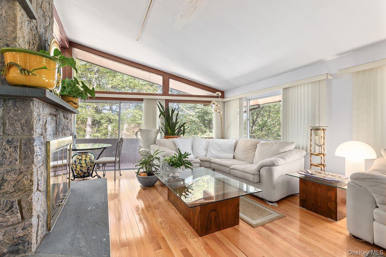 5 Crescent Lane, Putnam Valley, NY 10579