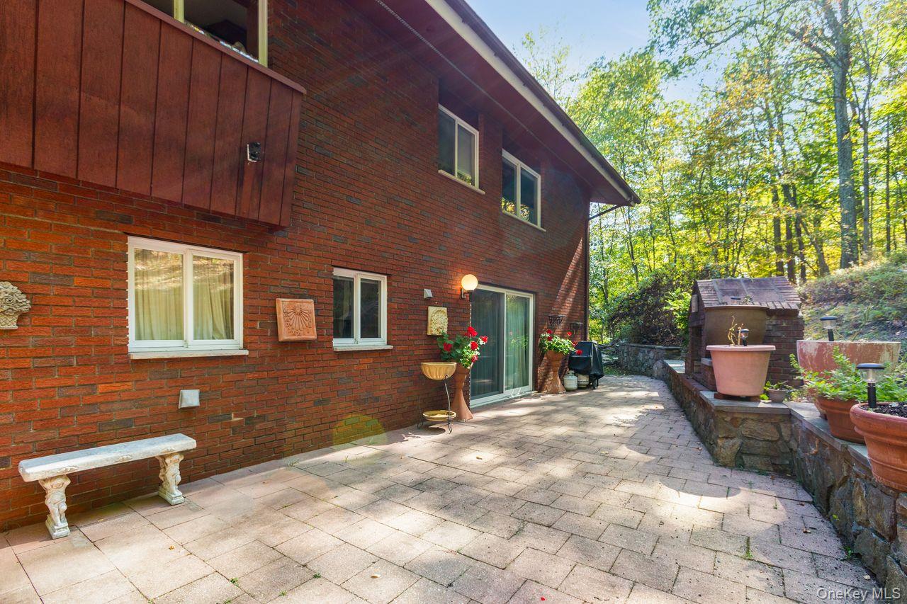 5 Crescent Lane, Putnam Valley, NY 10579