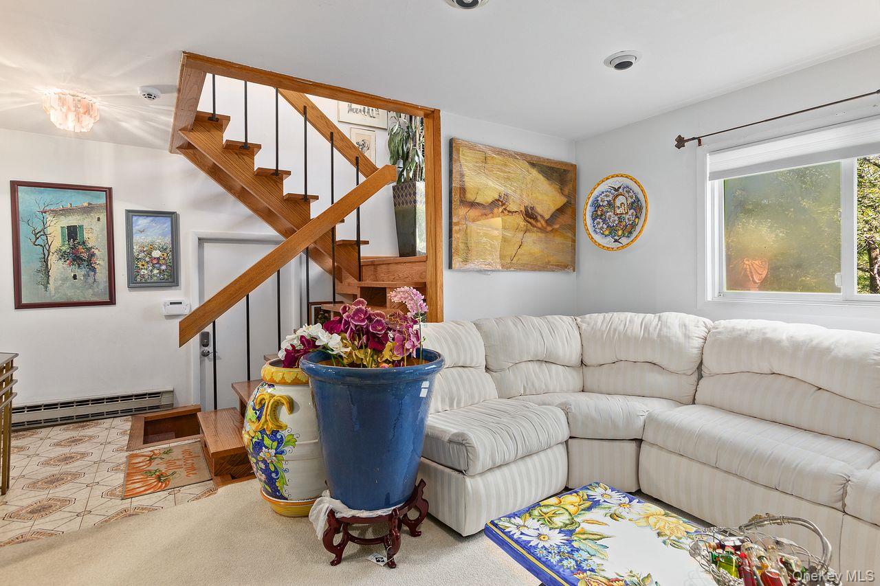 5 Crescent Lane, Putnam Valley, NY 10579