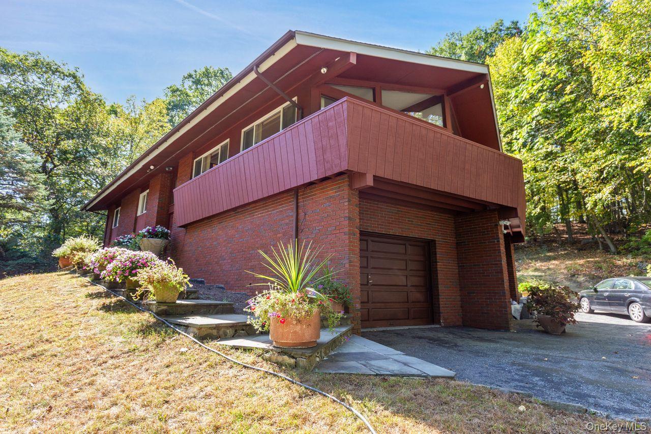 5 Crescent Lane, Putnam Valley, NY 10579