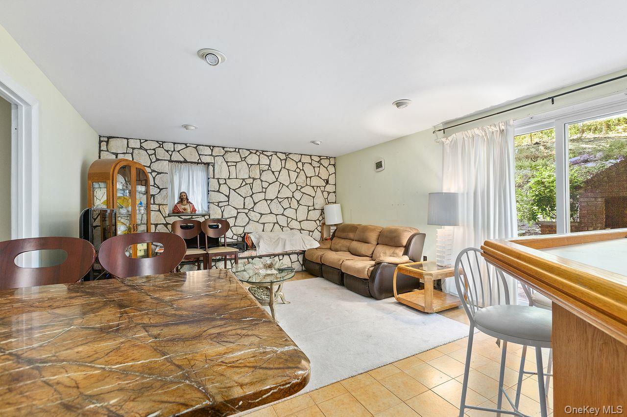 5 Crescent Lane, Putnam Valley, NY 10579