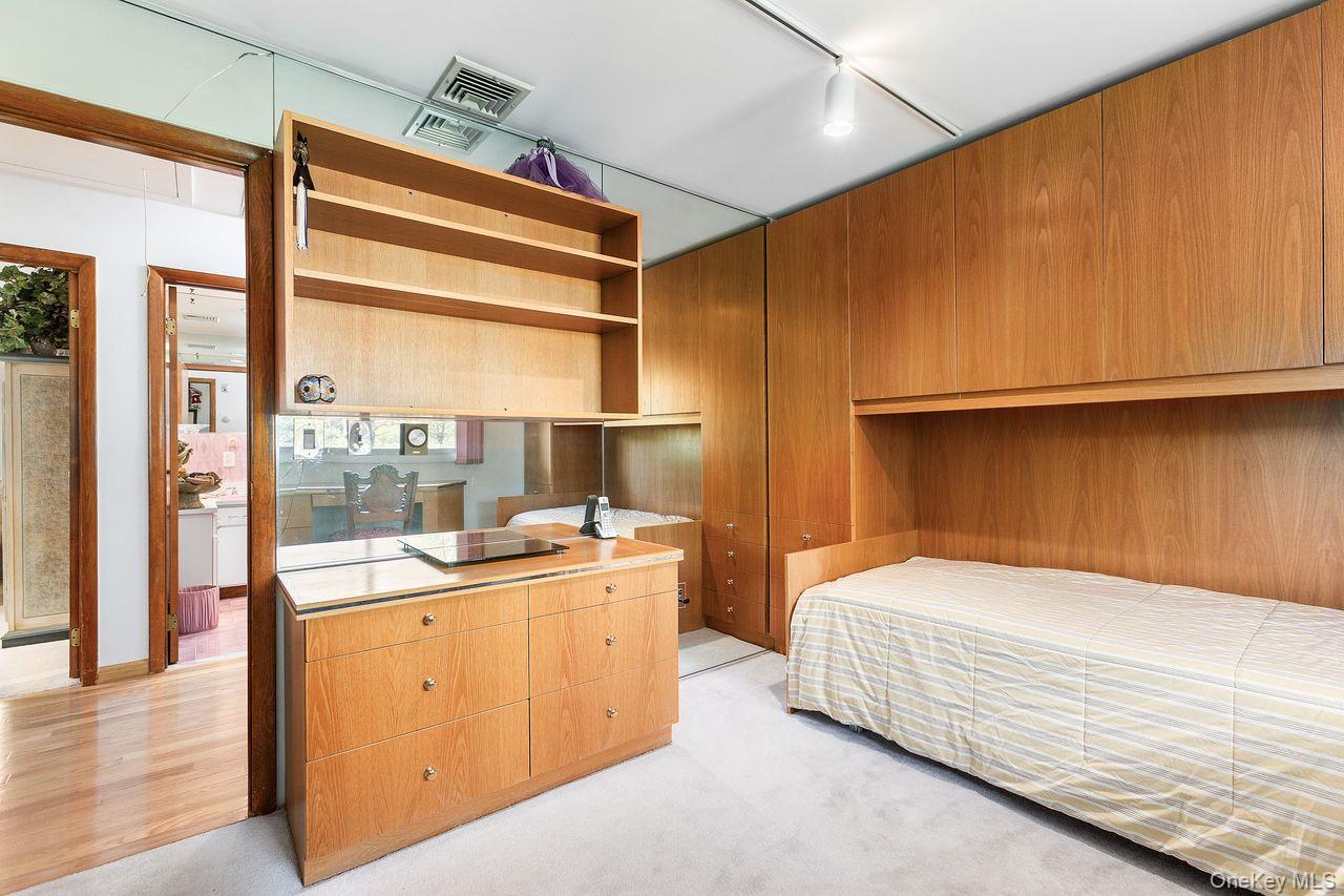 5 Crescent Lane, Putnam Valley, NY 10579