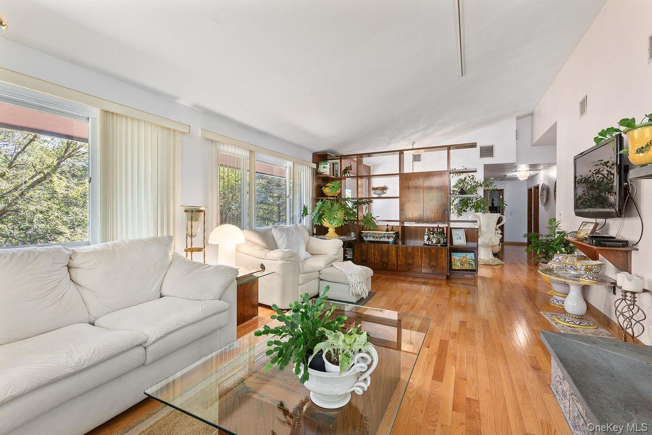 5 Crescent Lane, Putnam Valley, NY 10579