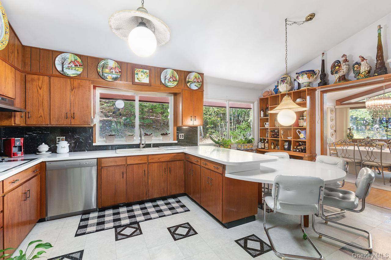 5 Crescent Lane, Putnam Valley, NY 10579