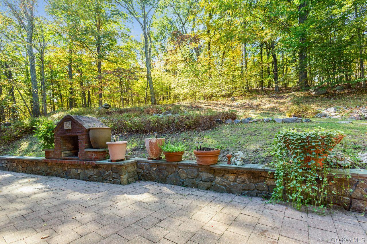 5 Crescent Lane, Putnam Valley, NY 10579