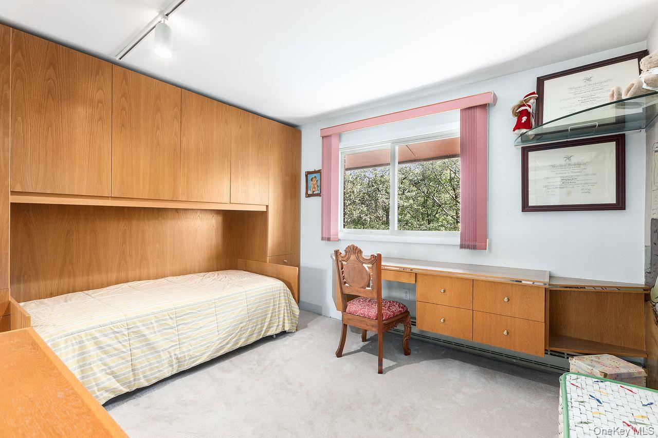 5 Crescent Lane, Putnam Valley, NY 10579