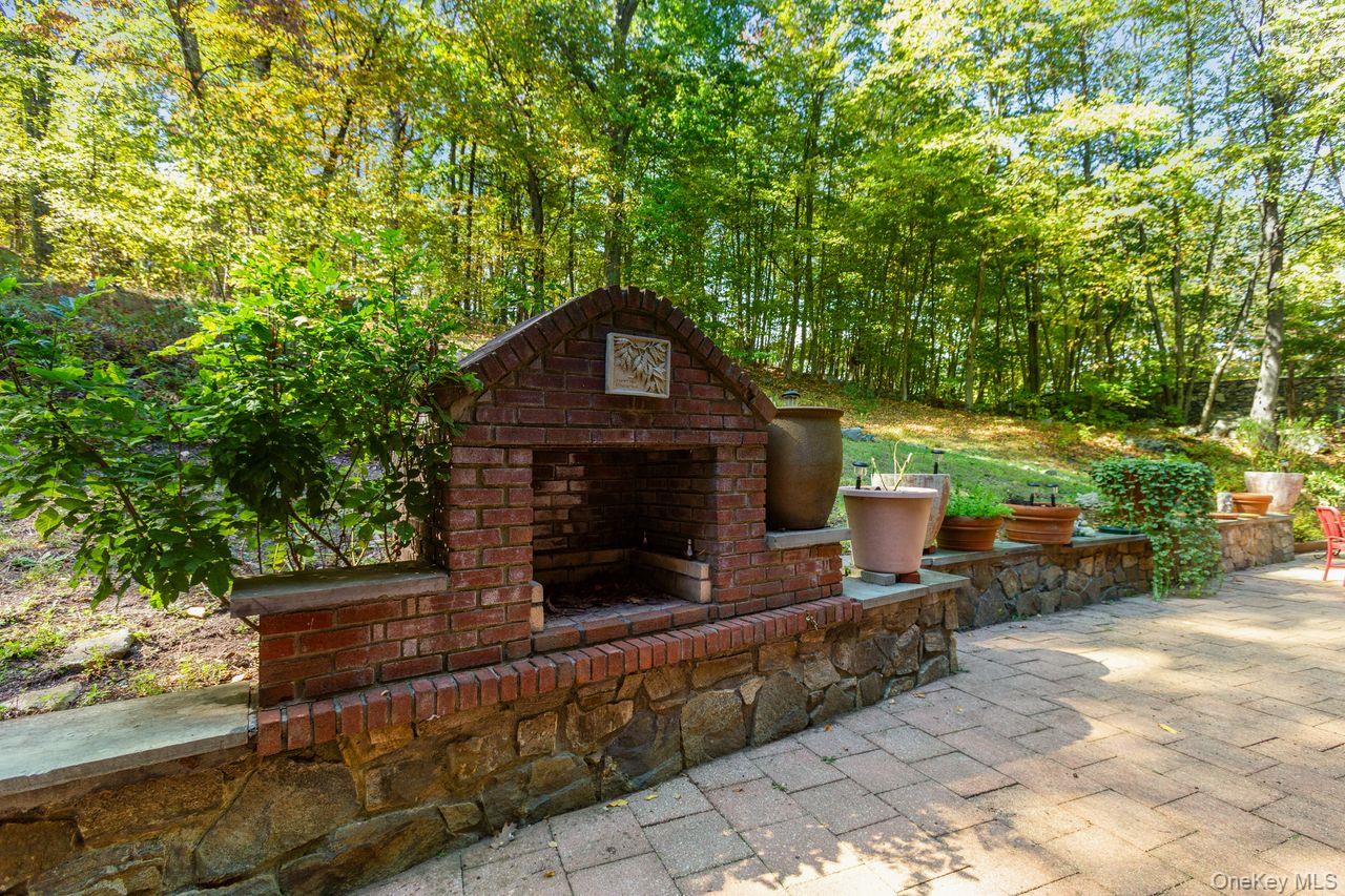 5 Crescent Lane, Putnam Valley, NY 10579