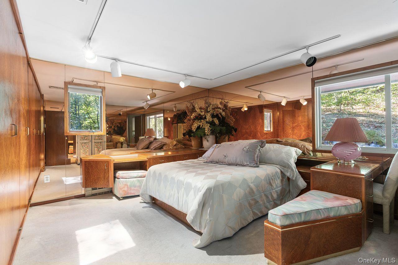 5 Crescent Lane, Putnam Valley, NY 10579