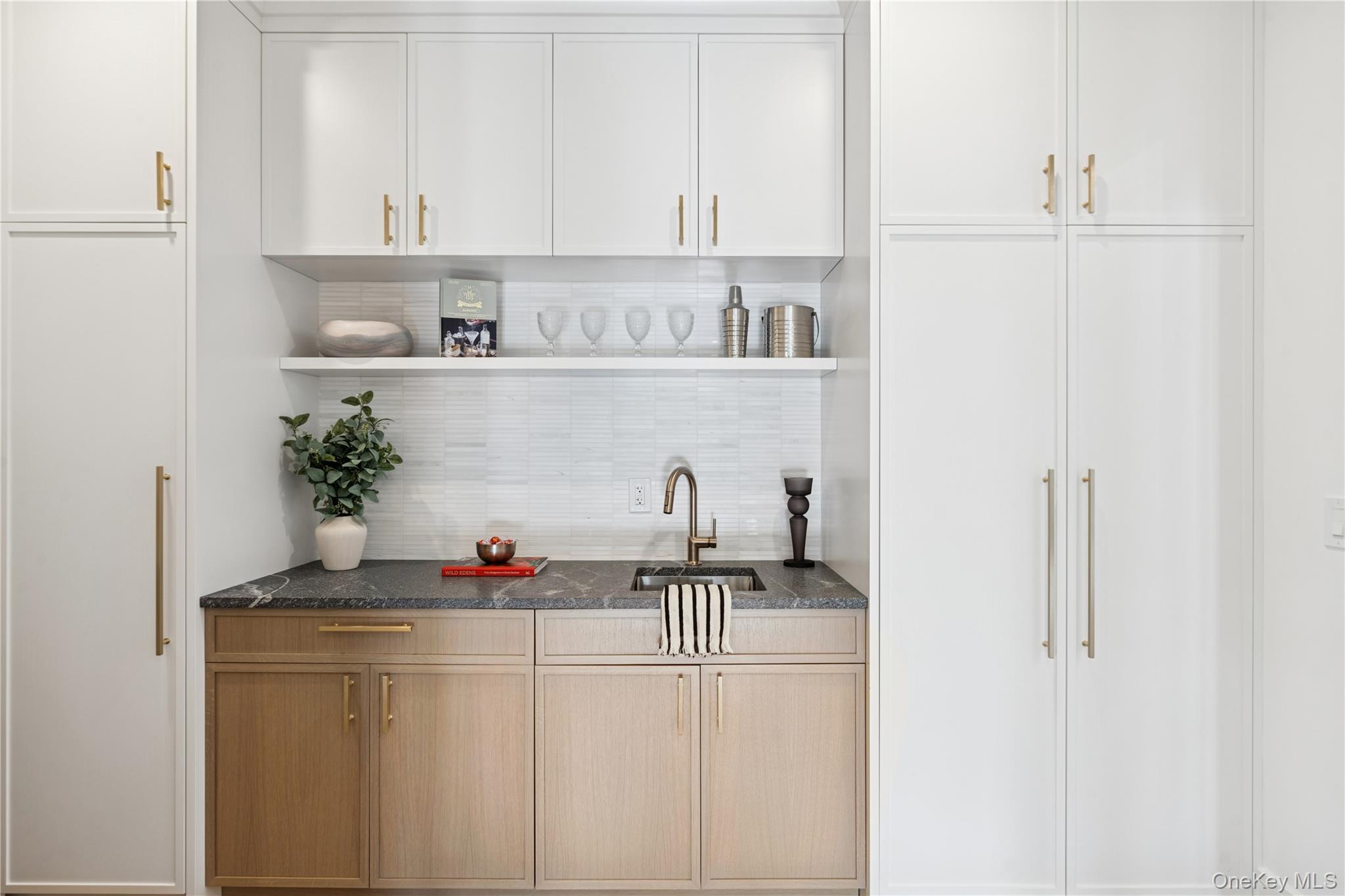 110 Crescent Court, Wading River, NY 11792