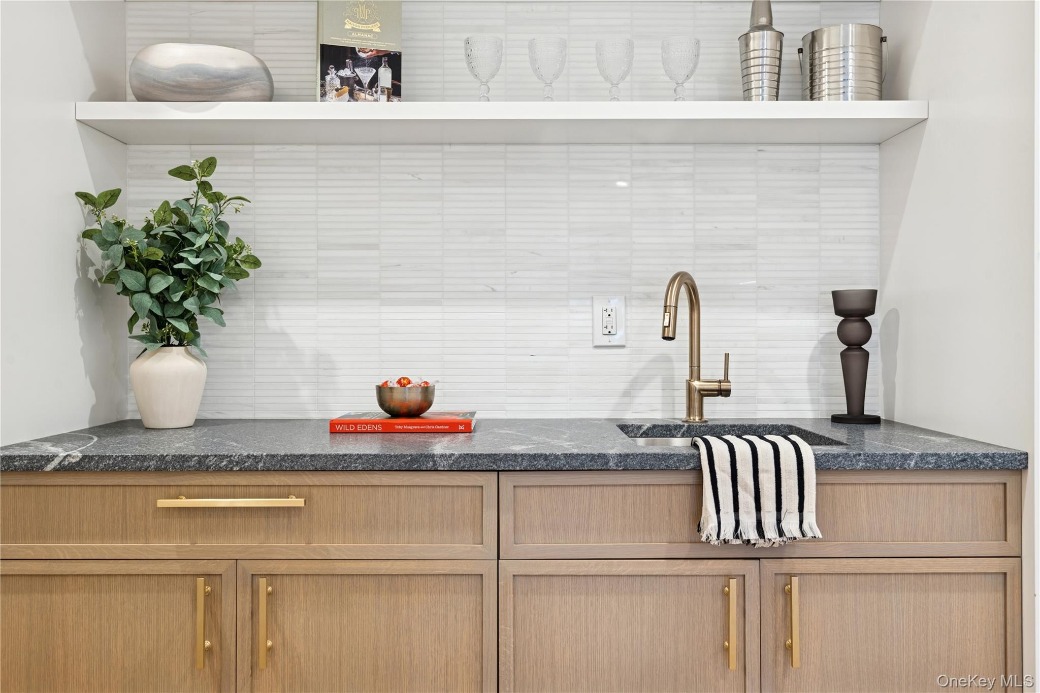 110 Crescent Court, Wading River, NY 11792