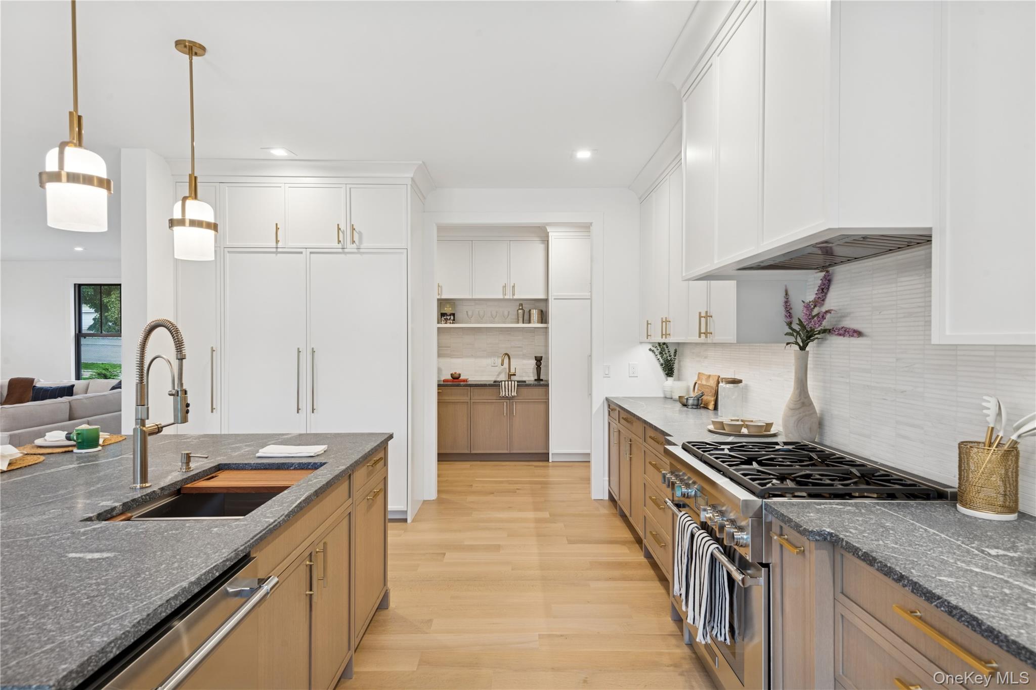 110 Crescent Court, Wading River, NY 11792