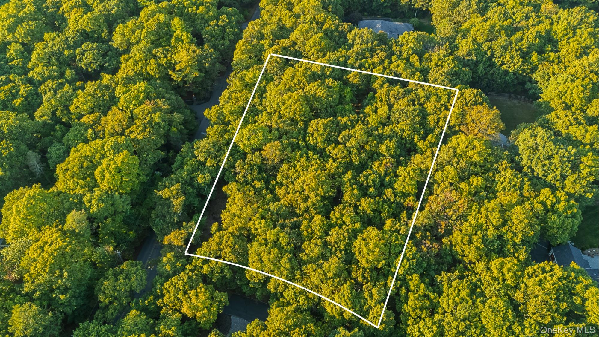 2 E Gate Lane, Setauket, NY 11733