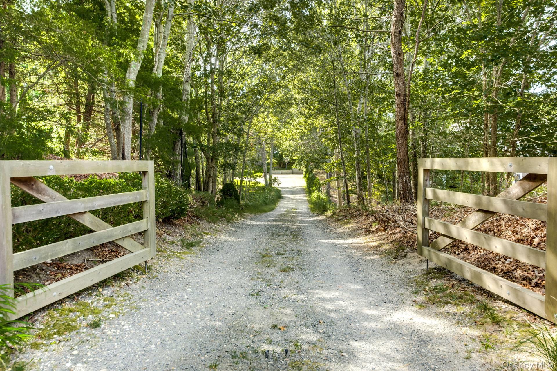 126 Middle Line Hwy, Water Mill, NY 11976