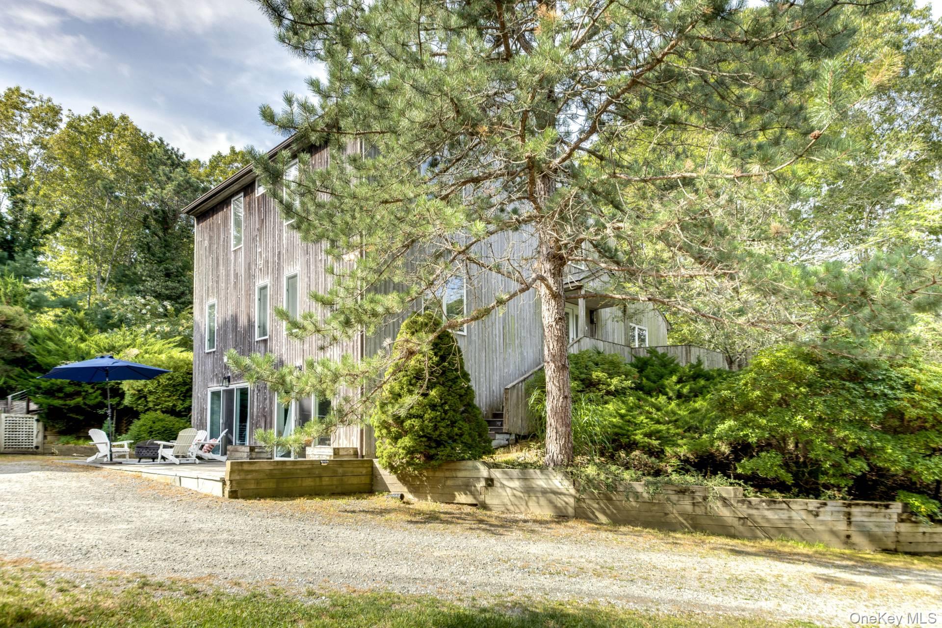 126 Middle Line Hwy, Water Mill, NY 11976