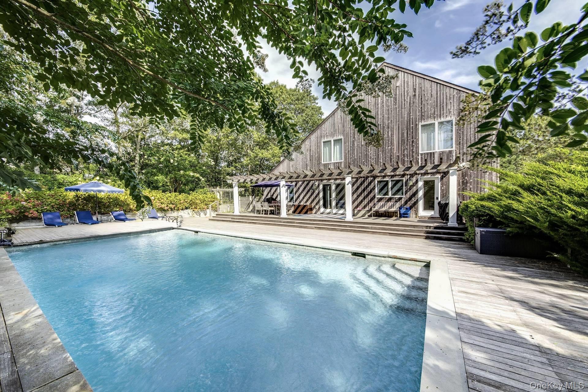 126 Middle Line Hwy, Water Mill, NY 11976