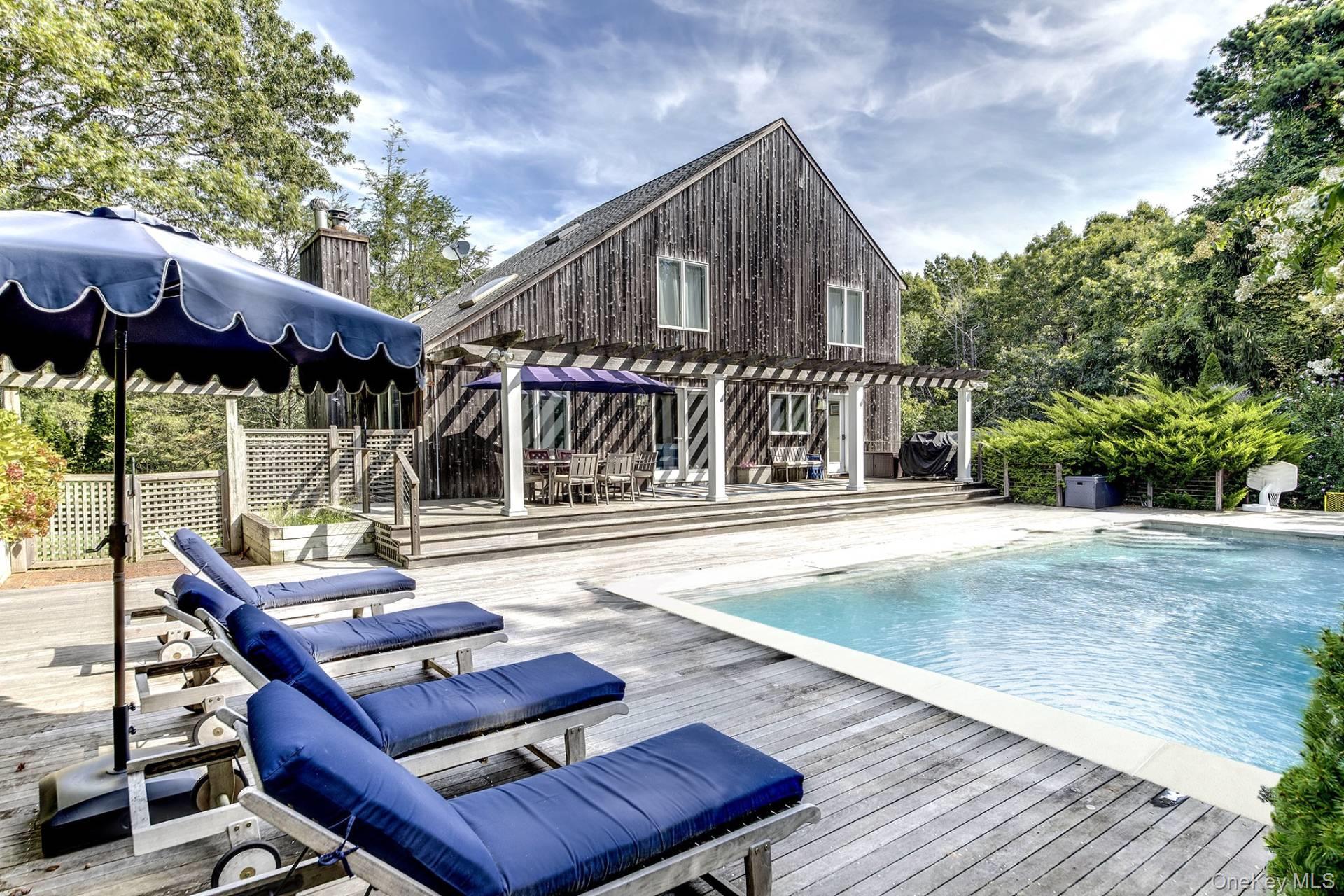 126 Middle Line Hwy, Water Mill, NY 11976