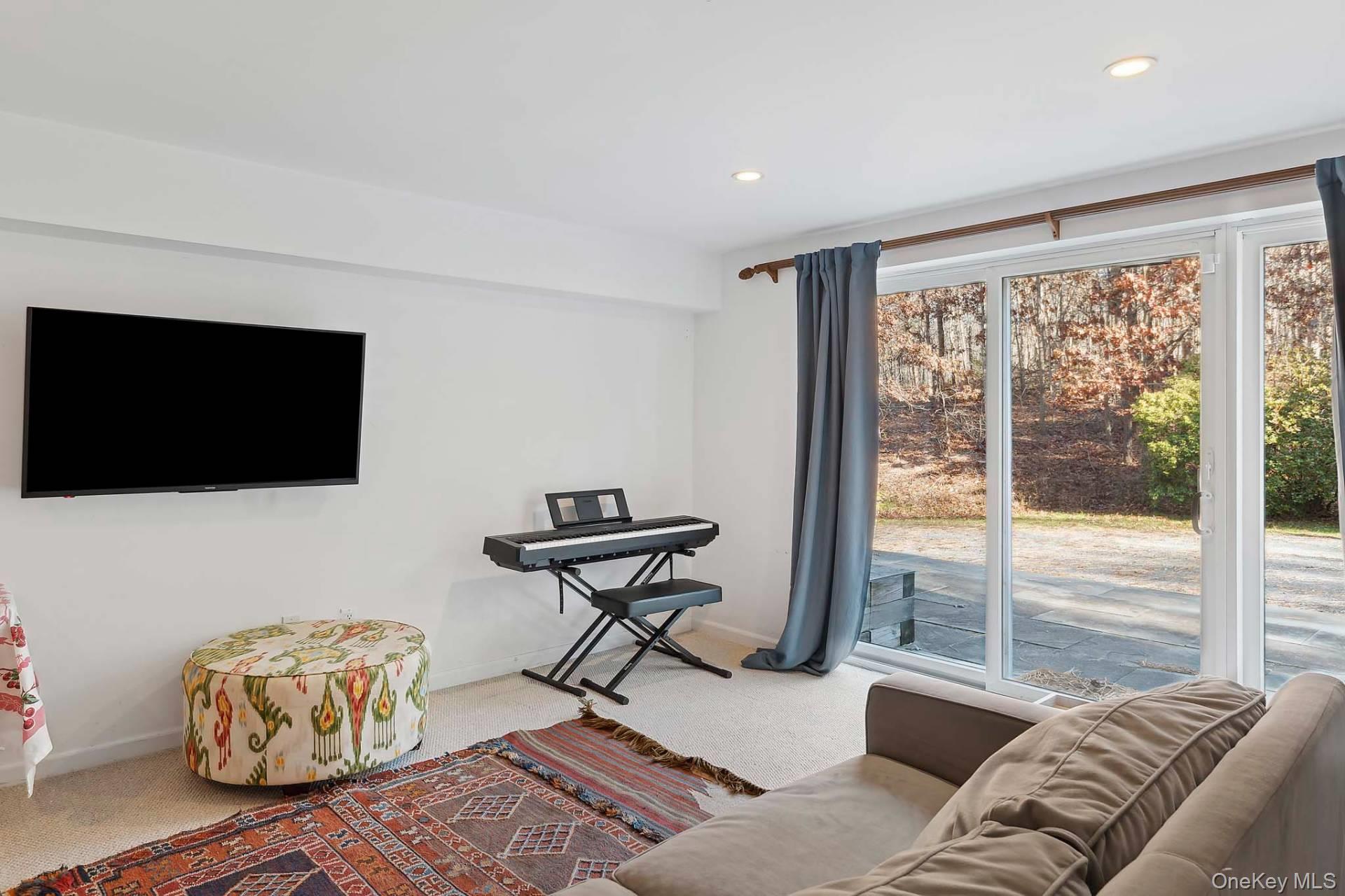 126 Middle Line Hwy, Water Mill, NY 11976