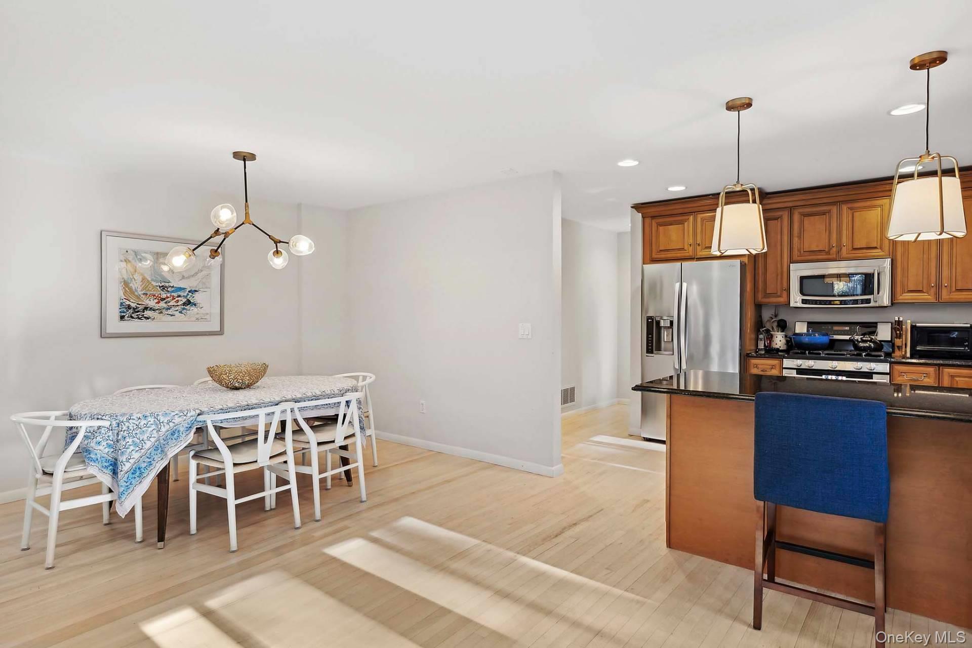 126 Middle Line Hwy, Water Mill, NY 11976