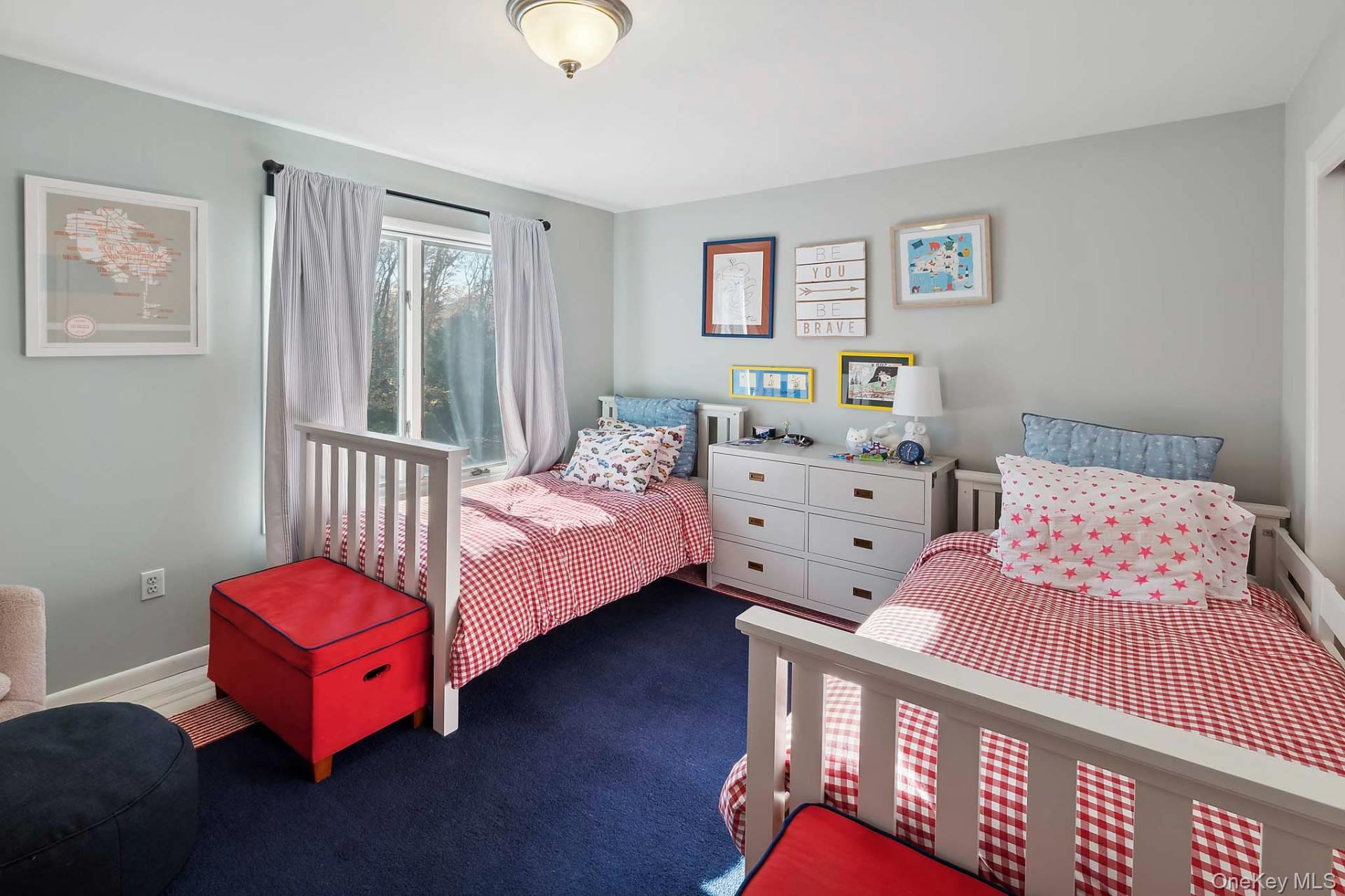 126 Middle Line Hwy, Water Mill, NY 11976