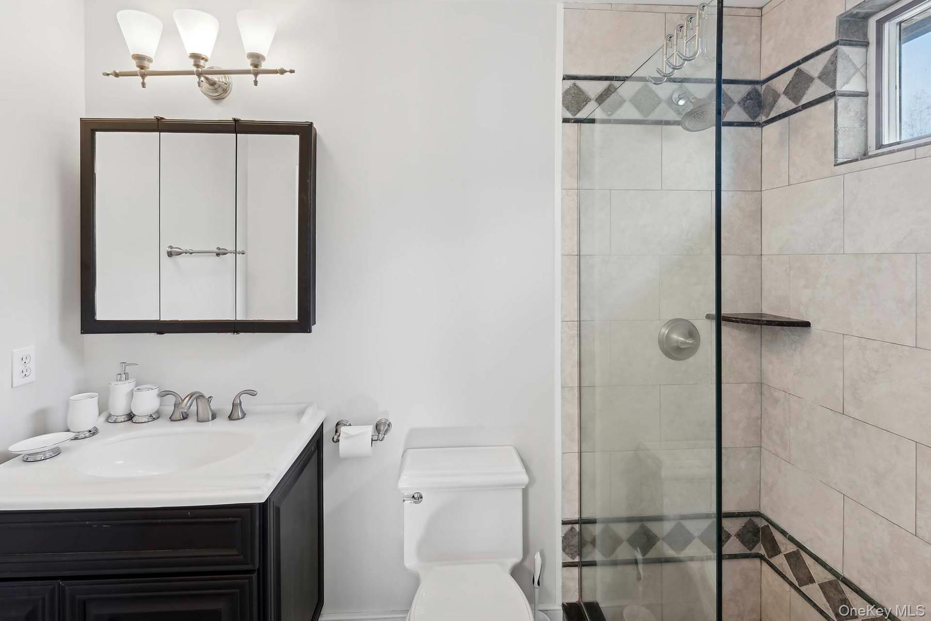 126 Middle Line Hwy, Water Mill, NY 11976