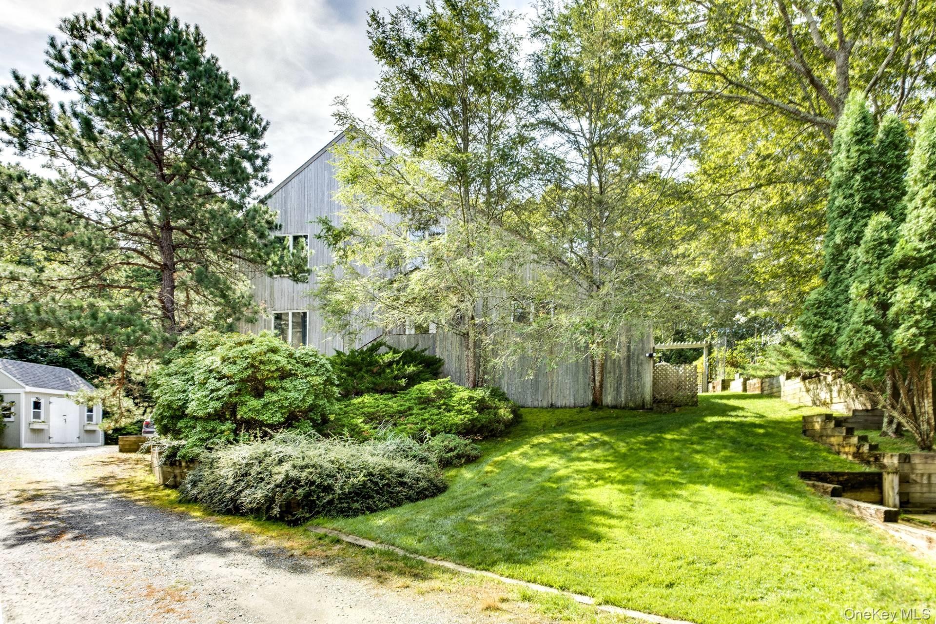 126 Middle Line Hwy, Water Mill, NY 11976