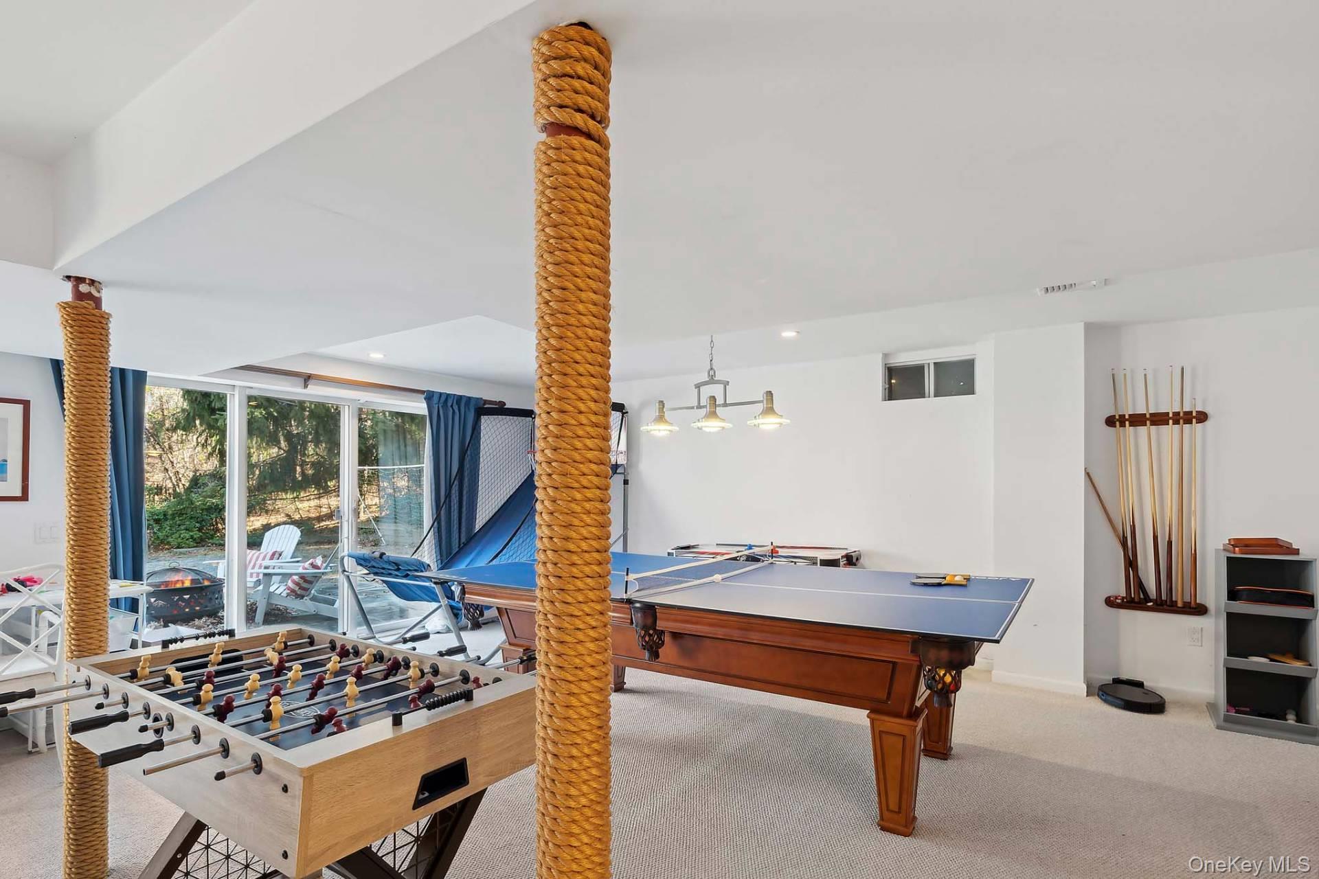 126 Middle Line Hwy, Water Mill, NY 11976