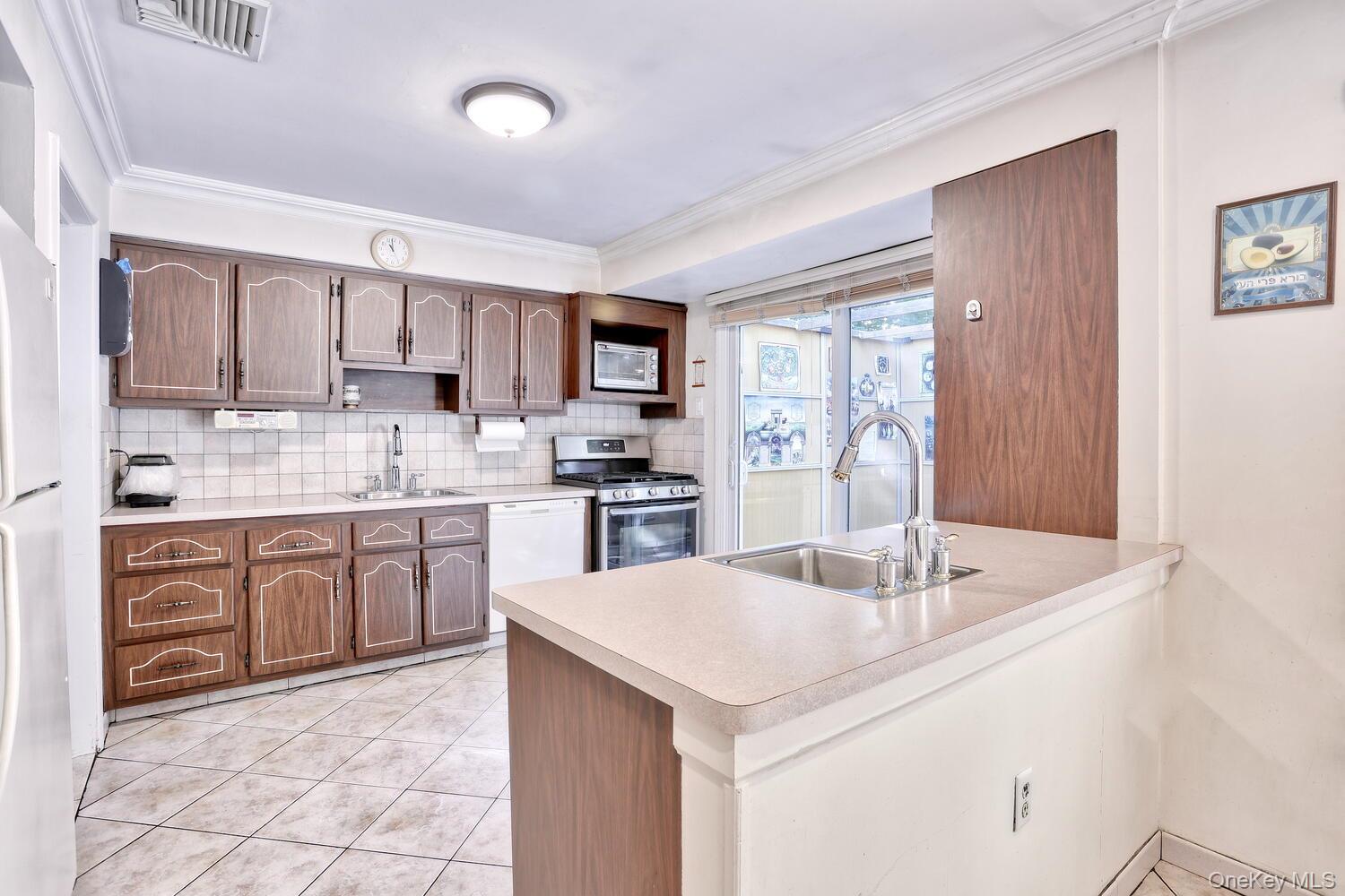 24 Hilltop Lane, Monsey, NY 10952