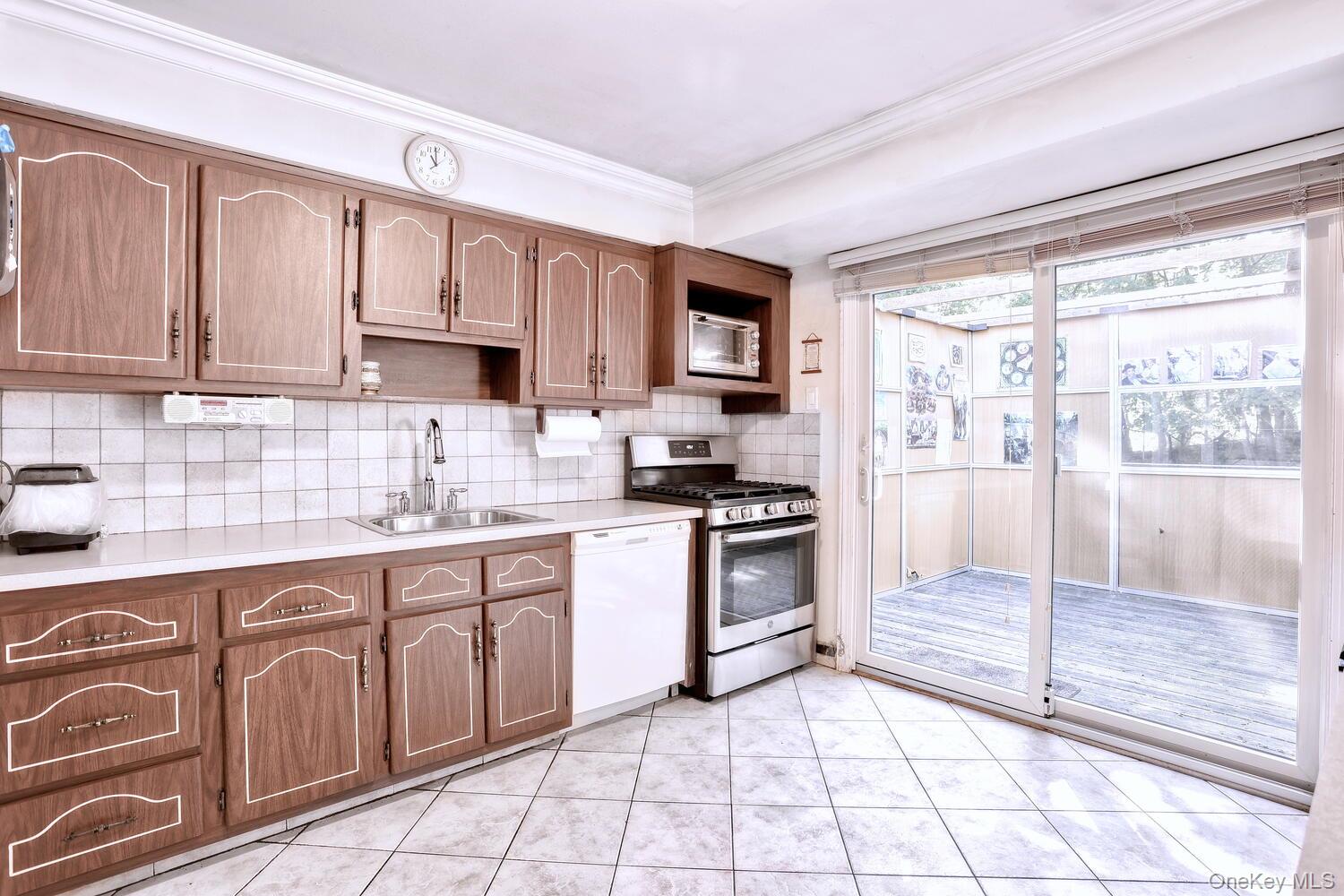 24 Hilltop Lane, Monsey, NY 10952