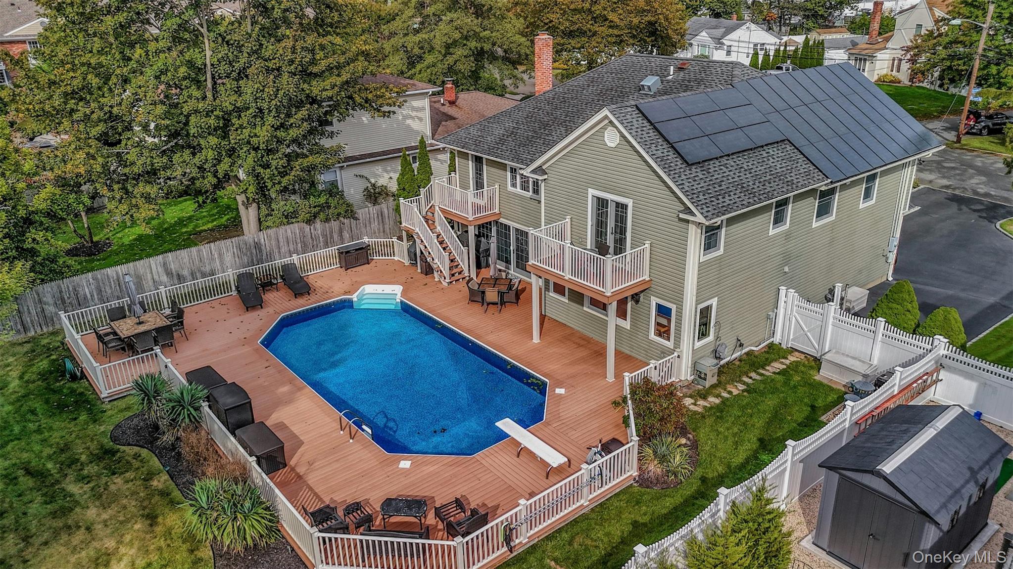 30 W Shore Road, Oakdale, NY 11769