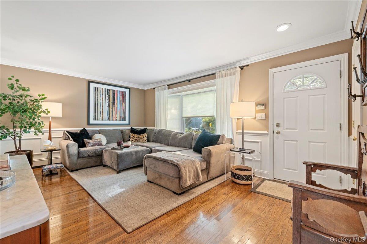 9 Flint Lane, Jericho, NY 11753