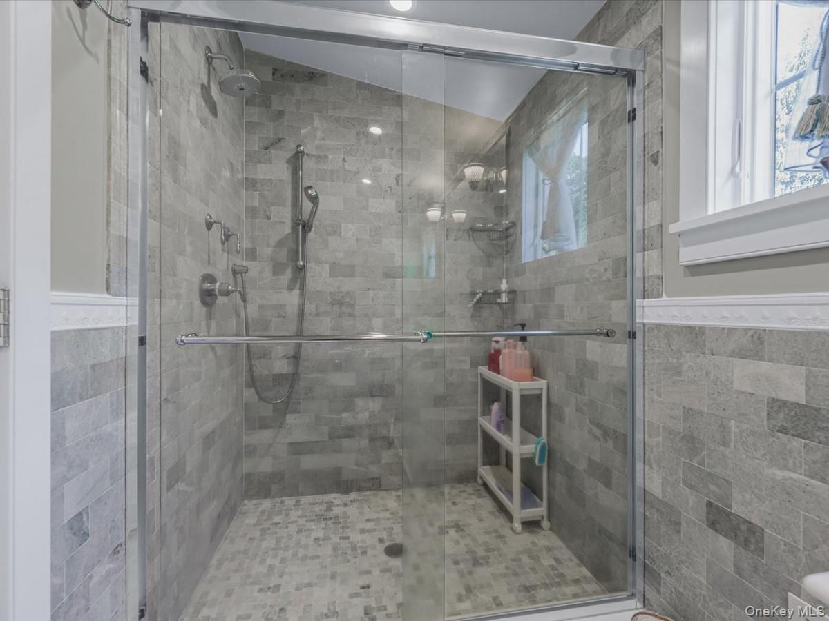 14 Farmstead Lane, Brookville, NY 11545