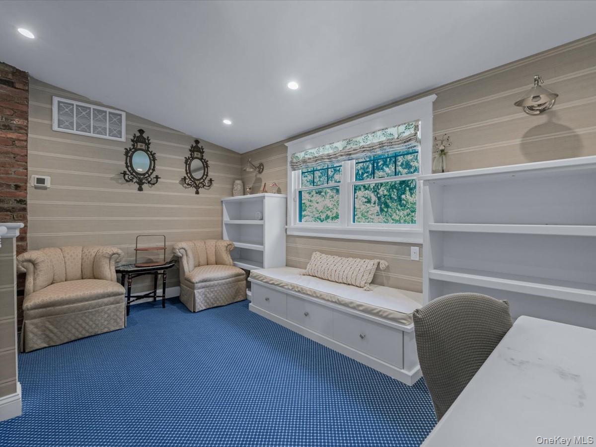 14 Farmstead Lane, Brookville, NY 11545