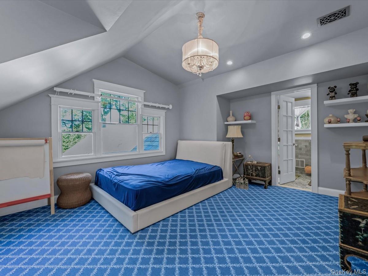 14 Farmstead Lane, Brookville, NY 11545