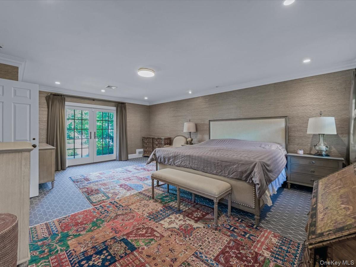 14 Farmstead Lane, Brookville, NY 11545