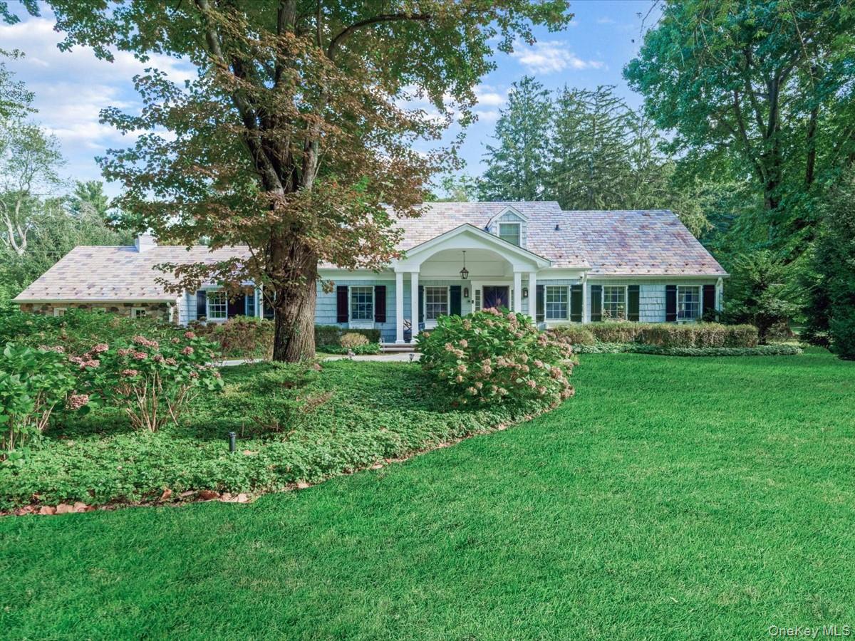 14 Farmstead Lane, Brookville, NY 11545