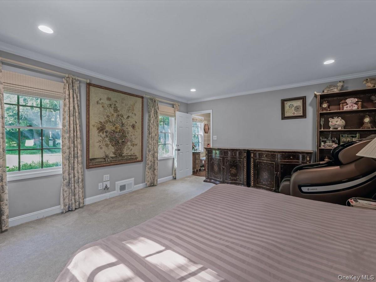 14 Farmstead Lane, Brookville, NY 11545