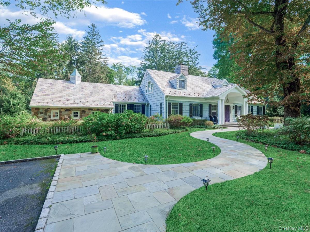 14 Farmstead Lane, Brookville, NY 11545